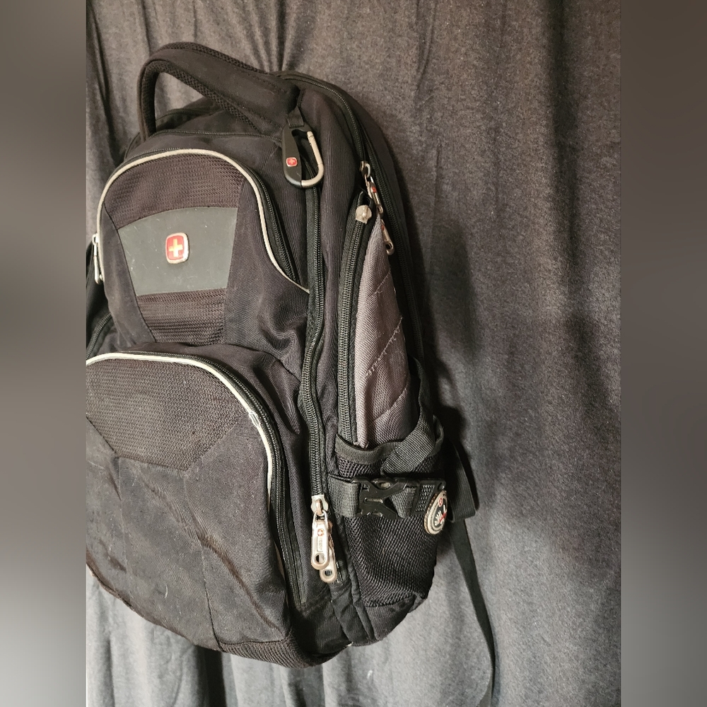 SwissGear Black Backpack Durable Multi-Compartment Design